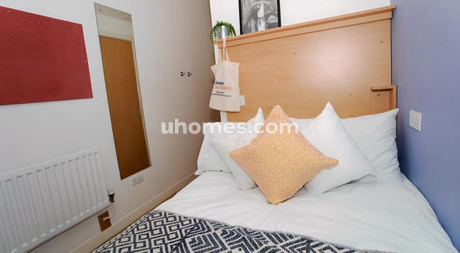 200 cowgate ensuit 4 beds 4floor for any student Main Photo