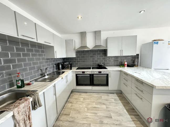 📍 Wakefield WF1 | Ensuite Double Room | Bills Inc Main Photo