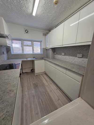 A superb spacious newly refurbished house to rent. Main Photo