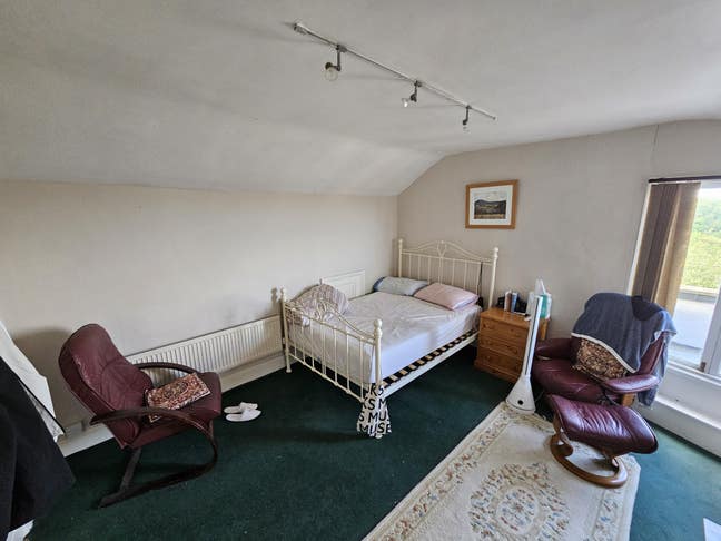 Bedsit and Own Kitchen Main Photo
