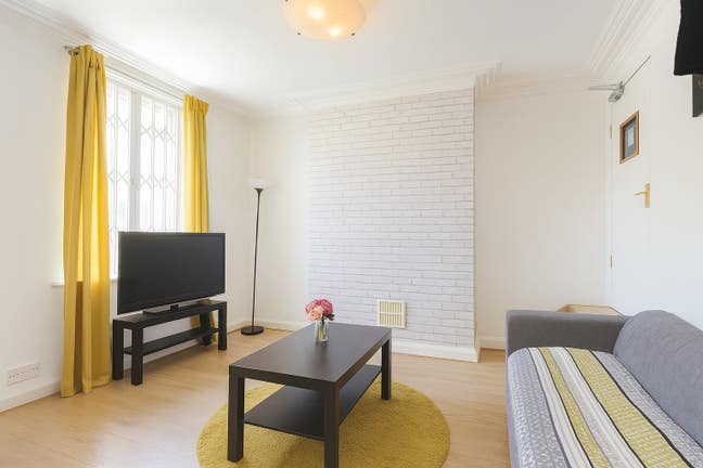 3 Rooms Available in Shared house - Palin Street Main Photo