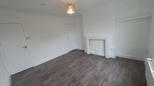 1-Bed Maisonette with Separate Living Room – TN4 Main Photo
