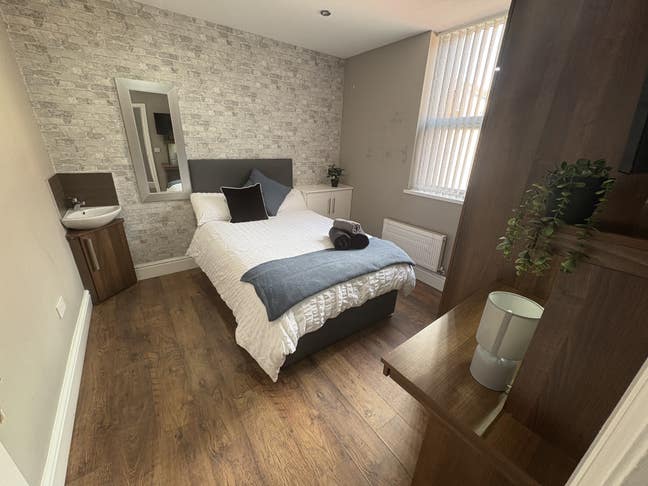 3 beautiful rooms available in June! Main Photo