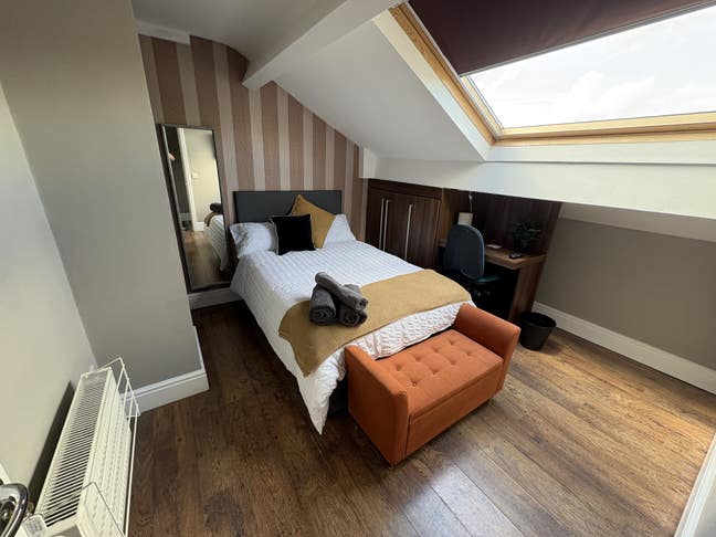 3 beautiful rooms available in June! Main Photo