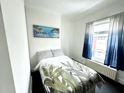 Furnished Room in Wednesbury House share Main Photo