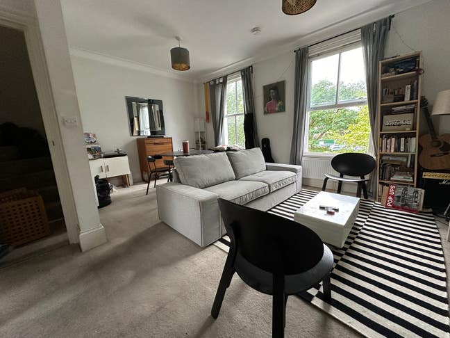Bright, Spacious 3-Bed Flat with Private Patio Main Photo