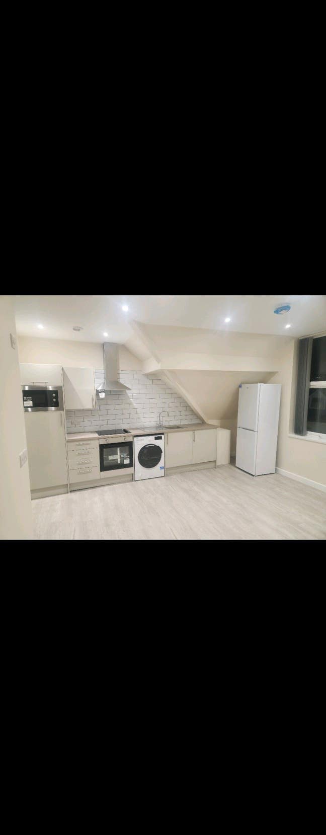 Studio and 1 bedroom apartment. London Rd Main Photo