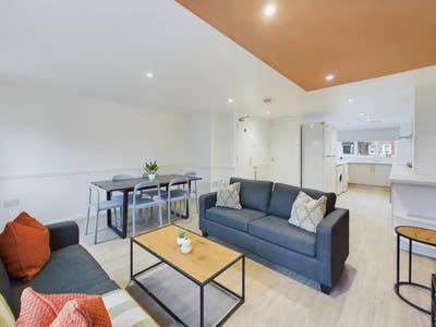 6 bedroom house on Mint Road, LE2 Main Photo