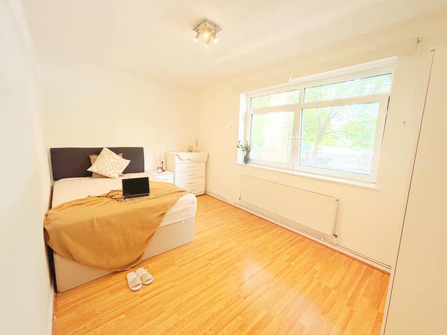 Beautiful spacious room opposite Grand Union Canal Main Photo