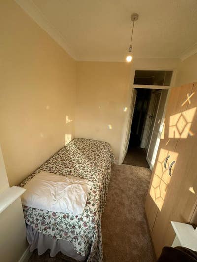 Bright Box Room Available – RM8 1NJ Main Photo