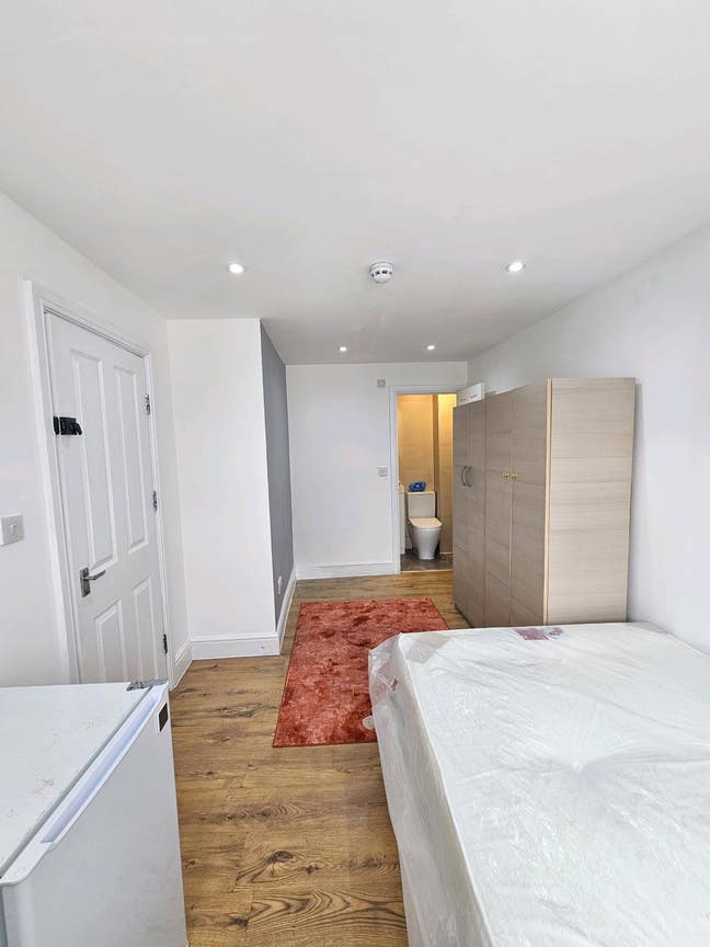 Refurbished: Double Ensuite: All Bills Included Main Photo