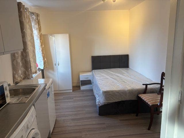 Self contained Studio & En-suite double Rooms Main Photo