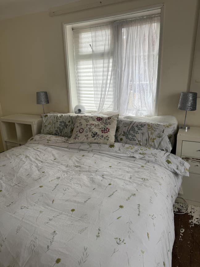 Massive Room with Super King Bed  - Bills Included Main Photo