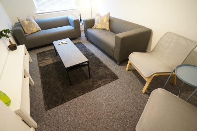 Denison Court Double Rooms - Only 1 left Main Photo