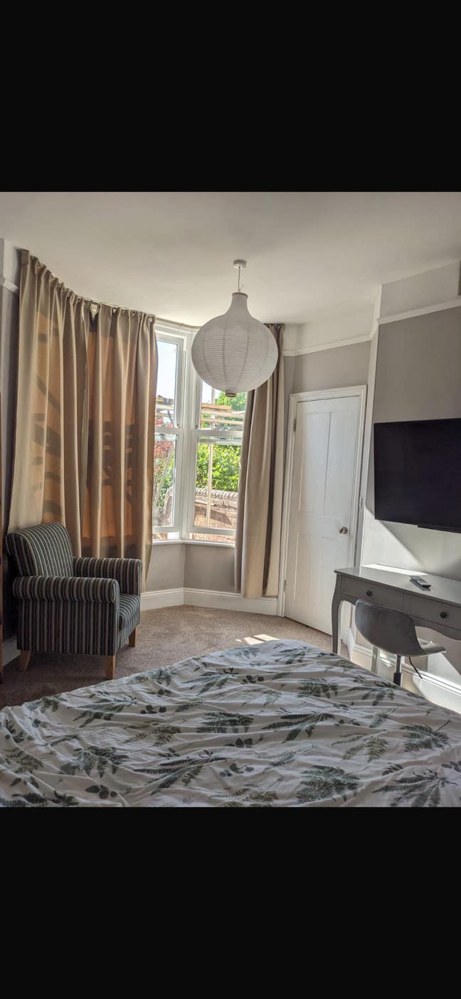 Beautiful  double   bedroom  with own bathroom  Main Photo