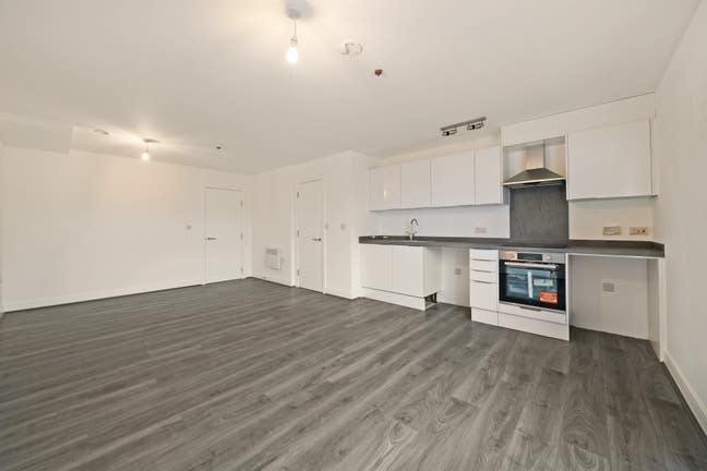 Brand New Flat in New Development in CR2!  Main Photo