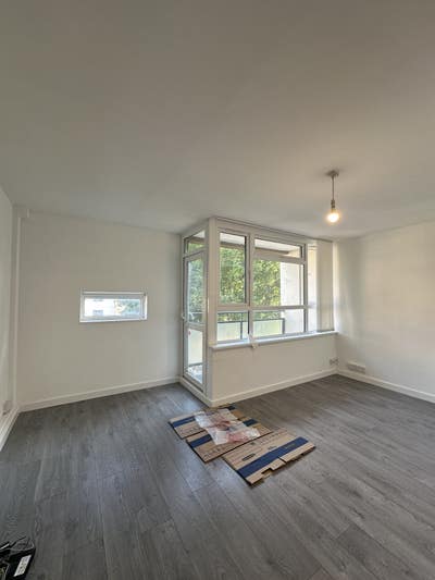 Choice of Spacious & Bright Rooms - Poplar E14 Main Photo