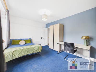 Double Rooms in Large Detached House! Main Photo