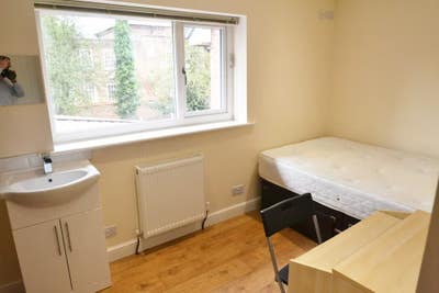 Student House Share - Redshaw Close, Fallowfield  Main Photo