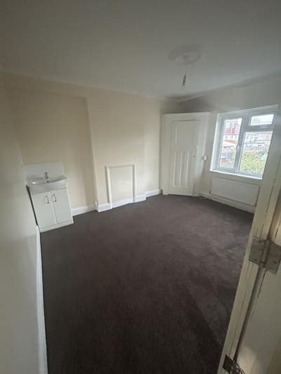 Double room in Mitcham  Main Photo