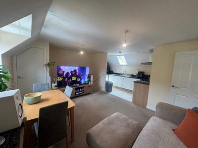 Spacious double bedroom in 2 bed property  Main Photo