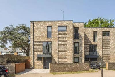 Stylish Private 1st Floor - London SW19 Main Photo