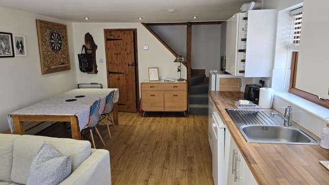 Private secluded 1 bedroom cottage Main Photo
