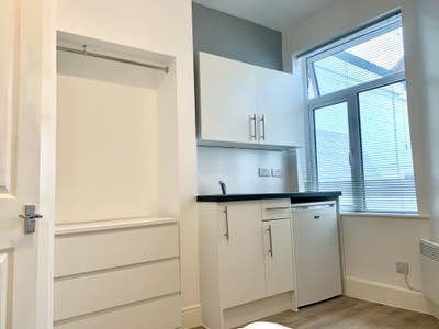 ✮  Private En-suite Room with Kitchenette ✮ Main Photo