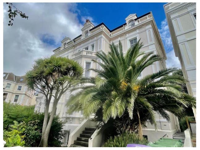 Bright spacious sunny flat for short-term let  Main Photo