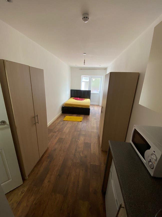 🏡 Brand New Ensuite in Seven Kings  Main Photo