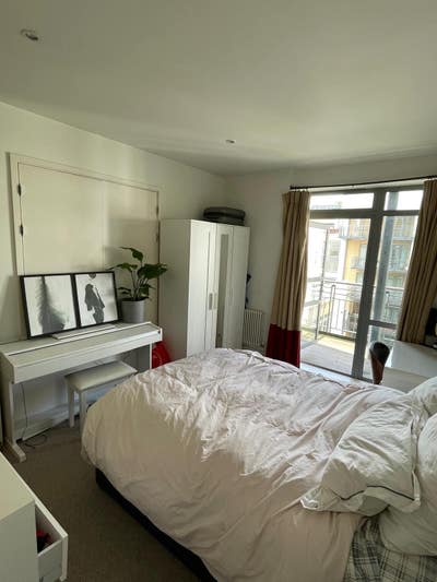 Gorgeous Double Room in Victoria (bills included)  Main Photo