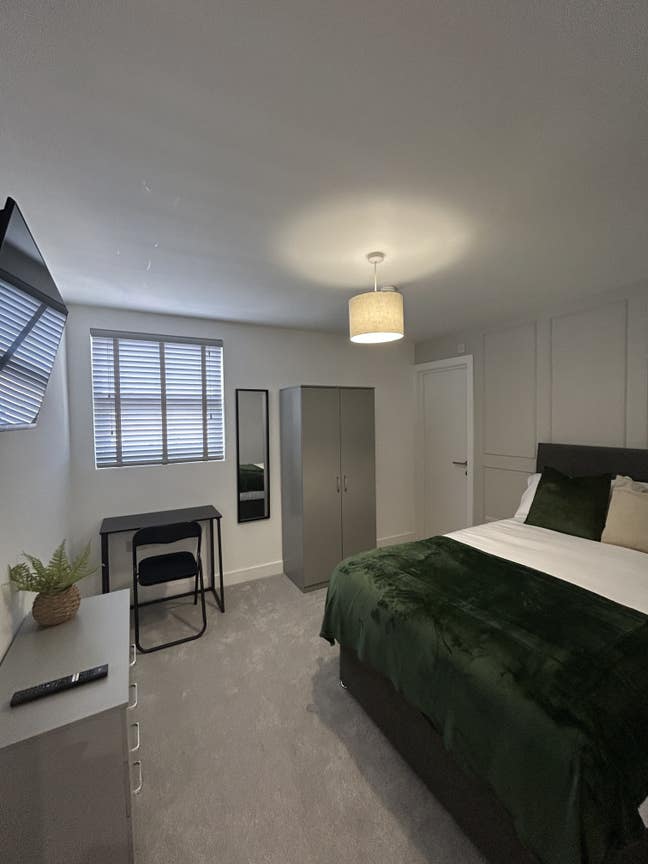 Luxury 7-bed HMO with En-Suites - TV in Bedrooms! Main Photo