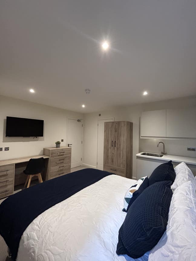 High End 7-bed HMO with En-Suites - With TV's! Main Photo
