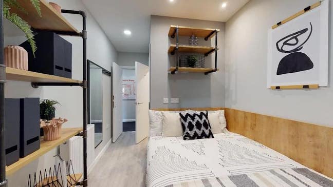 Tenancy Takeover En-Suite Room Main Photo