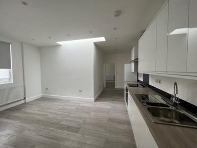 Spacious 2-Bed Maisonette with Outdoor Space SE20 Main Photo