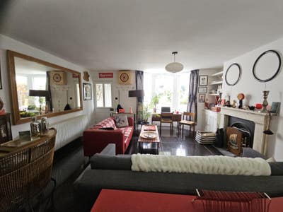 1 bed self contained flat. Own door and courtyard  Main Photo