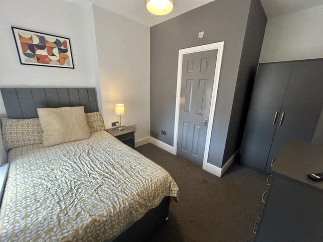 🚨First Month 1/2 Price Large En Suite Rooms 🚨 Main Photo