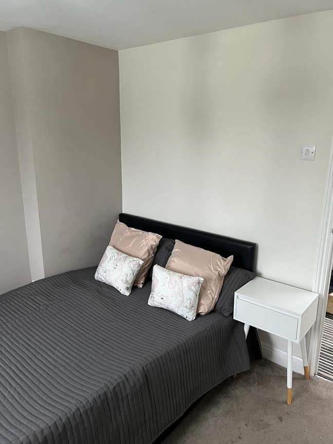 Ensuite - Close to the M5, Rolls Royce & the Mall Main Photo