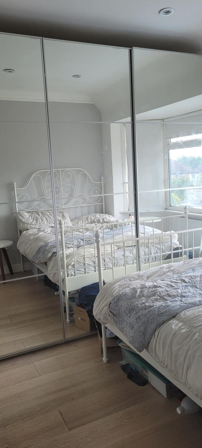 Beautiful Double Bedroom in a Nice Quiet Street in Main Photo