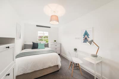 Large double in Battersea- all bills inc!  Main Photo