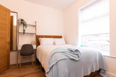 Luxurious House Share Available Now in Warrington! Main Photo