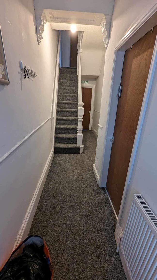 Large Ensuite Room Close To HRI!! Main Photo