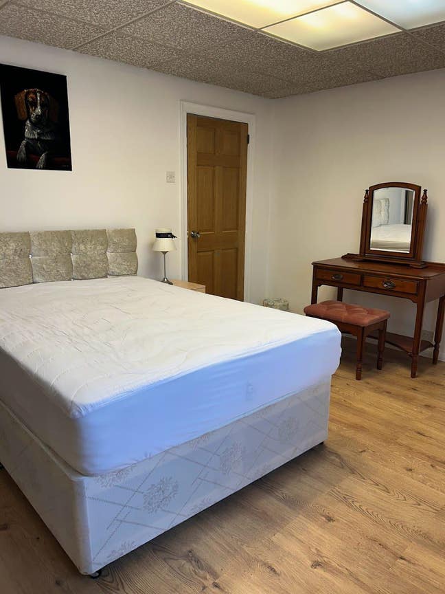 Large Double Room with Excellent Storage Main Photo