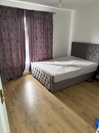 One room in a 3 bedroom house share Main Photo
