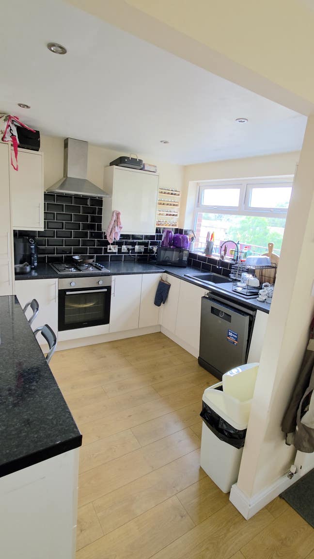 Bills inc / Bhx / Jlr / Solihull / Room to Lodge Main Photo