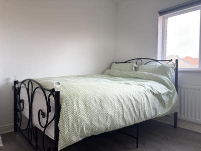 A fully furnish bedroom for rent in a 4 bed house  Main Photo