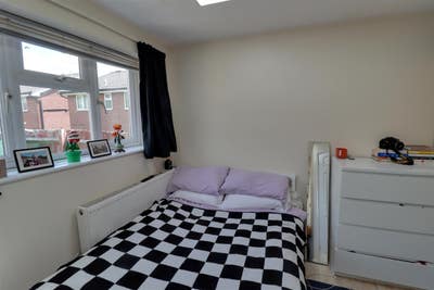 Five bed Furnished Detached House Main Photo