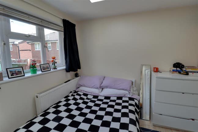 Five bed Furnished Detached House Main Photo