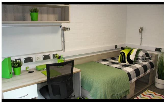 Spacious room available in colchester Main Photo