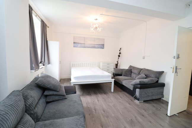Comfy & Convenient Living Near Swiss Cottage Tube Main Photo